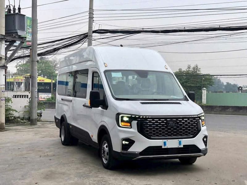 Xe 16 chỗ phục vụ nhóm khách hội nghị