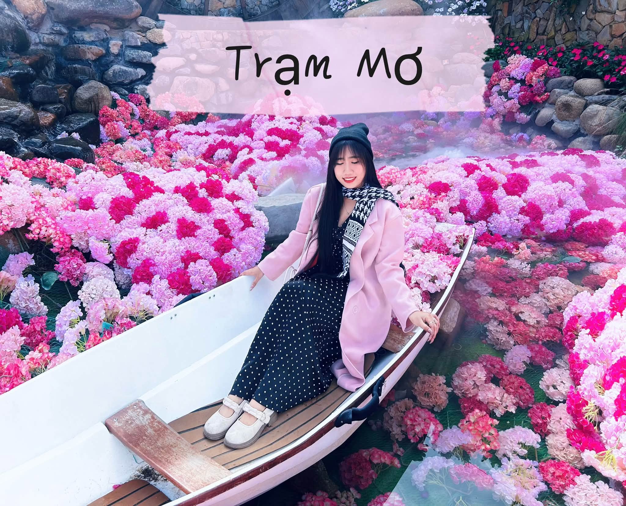 Thuê xe 16 chỗ Cờ Đỏ đi Đà Lạt 4 ngày 3 đêm giá rẻ